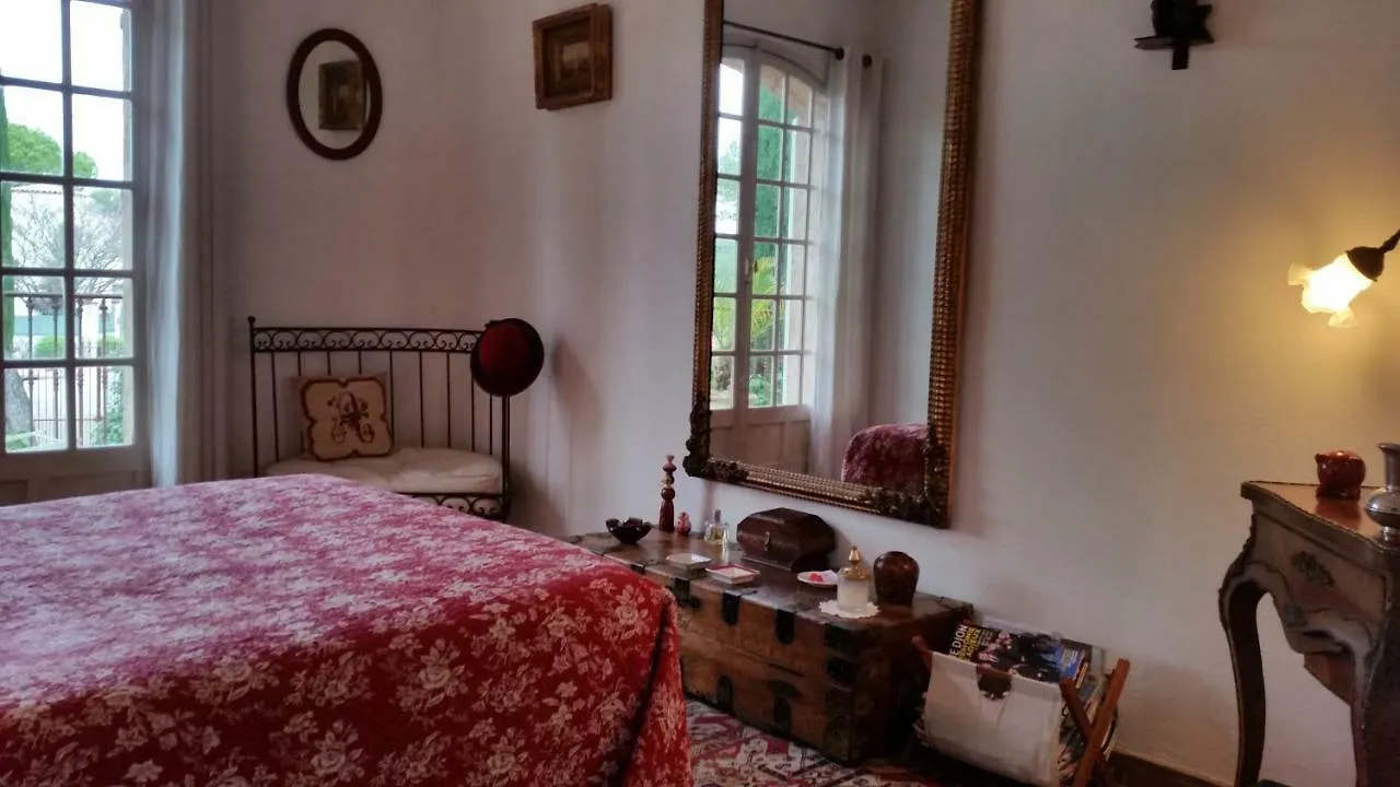 Bed and Breakfast La Douce Heure Mougins 0*,  Francja